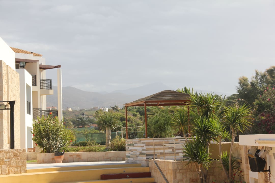 Widok z balkonu pokojowego Anissa Beach & Village