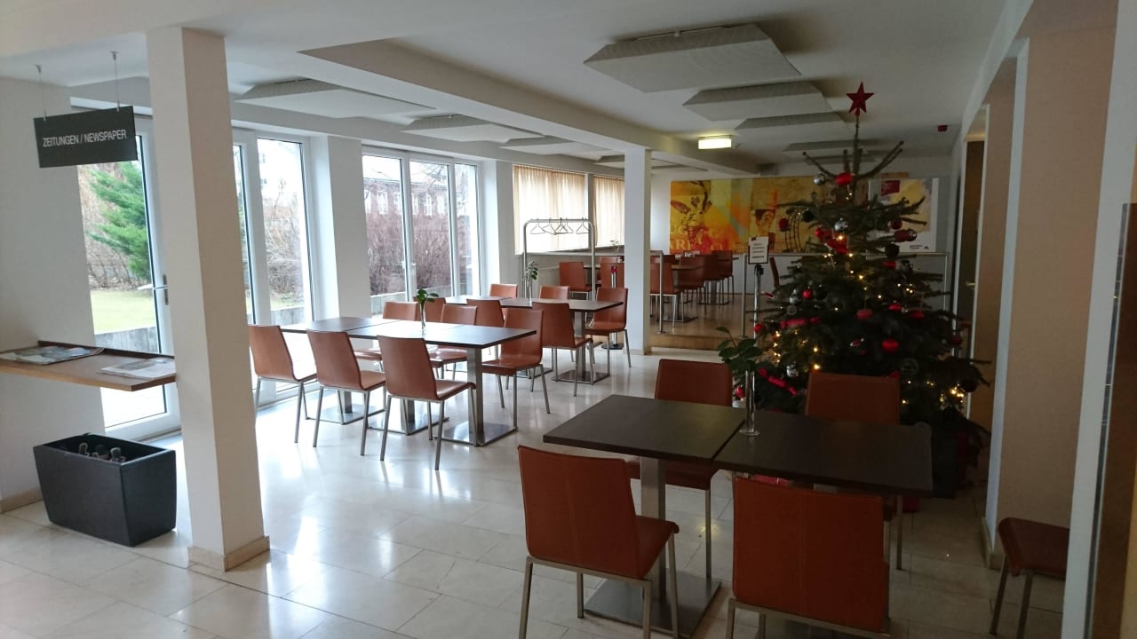 Sitzplätze beim Frühstück Four Points Flex by Sheraton Vienna Hauptbahnhof