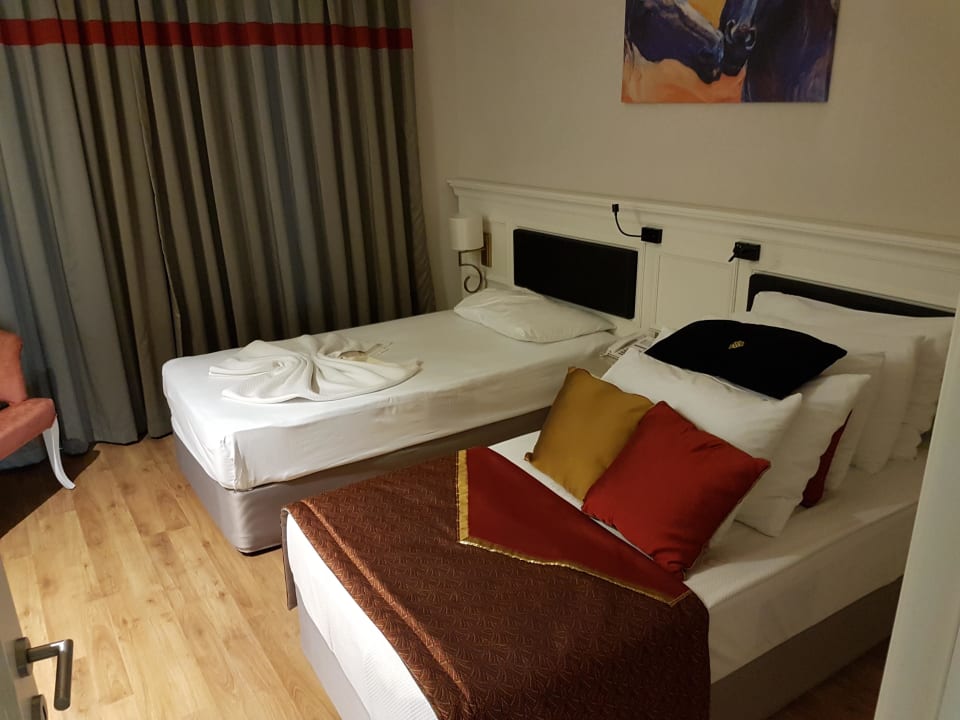 Familienzimmer  Mary Hotel Side