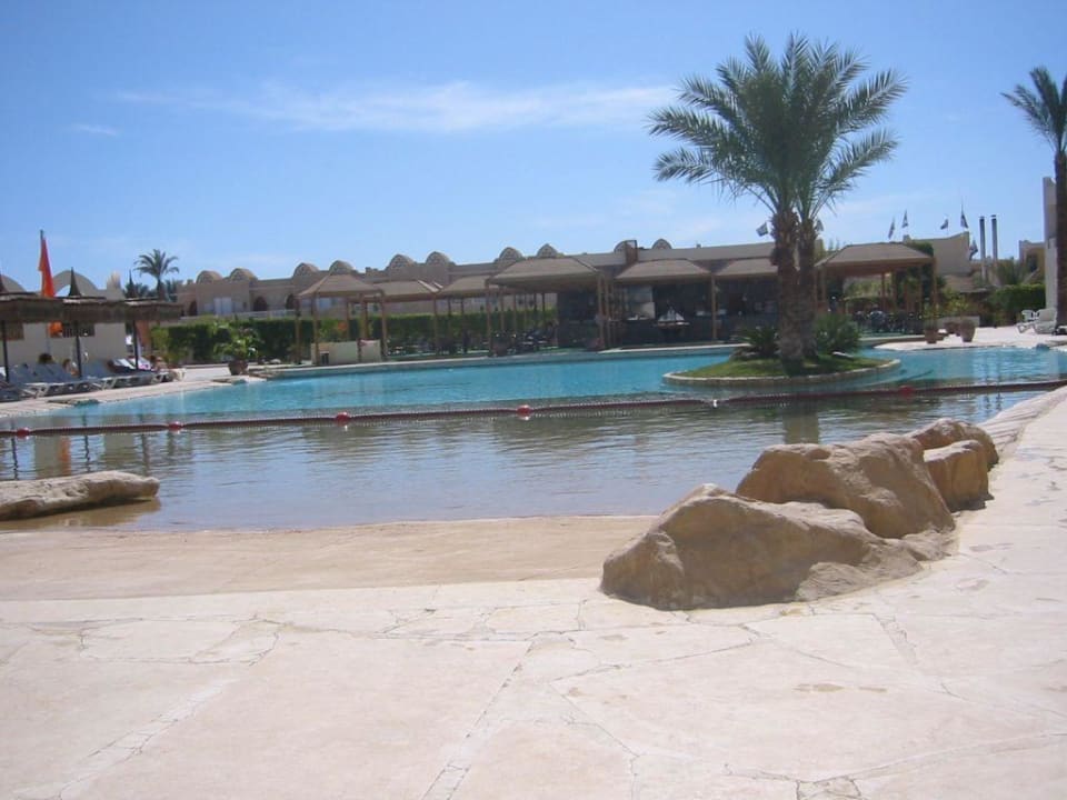 12Fly Pool Reef Oasis Beach Resort