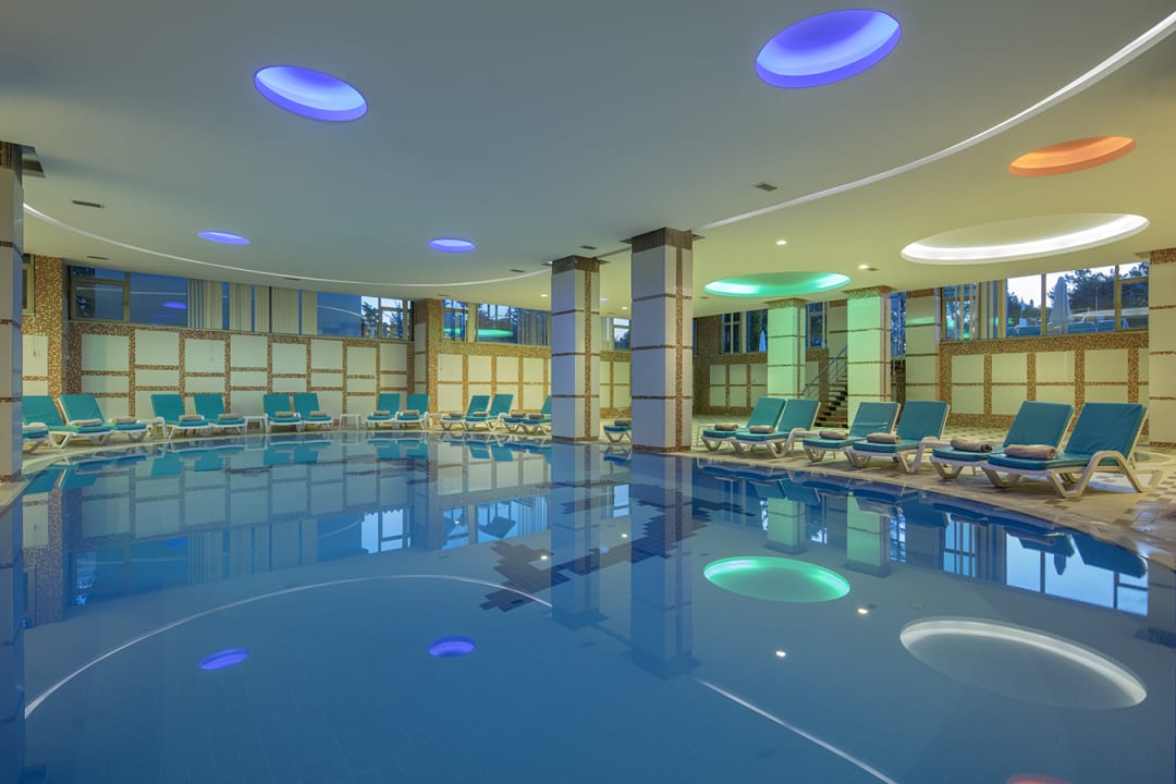 Pool Hotel Grand Ring