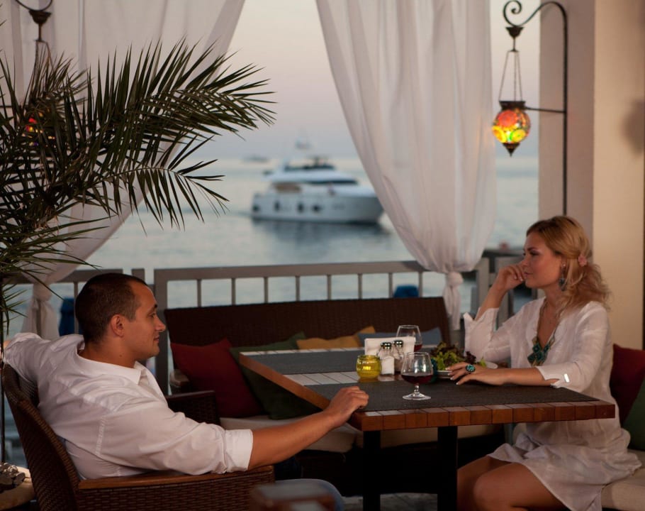 Диван Yalta Intourist Hotel