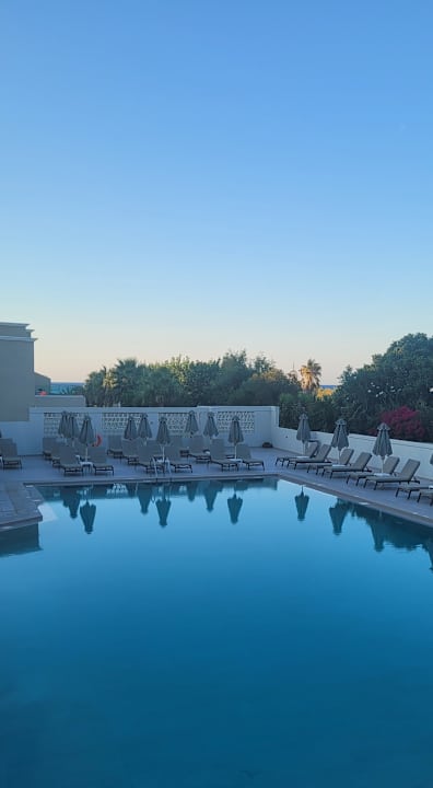 Pool Vantaris Luxury Beach Resort