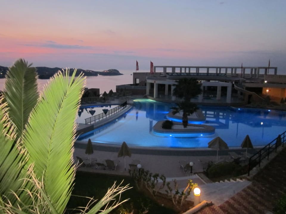 Piscine animée Athina Palace Resort & Spa