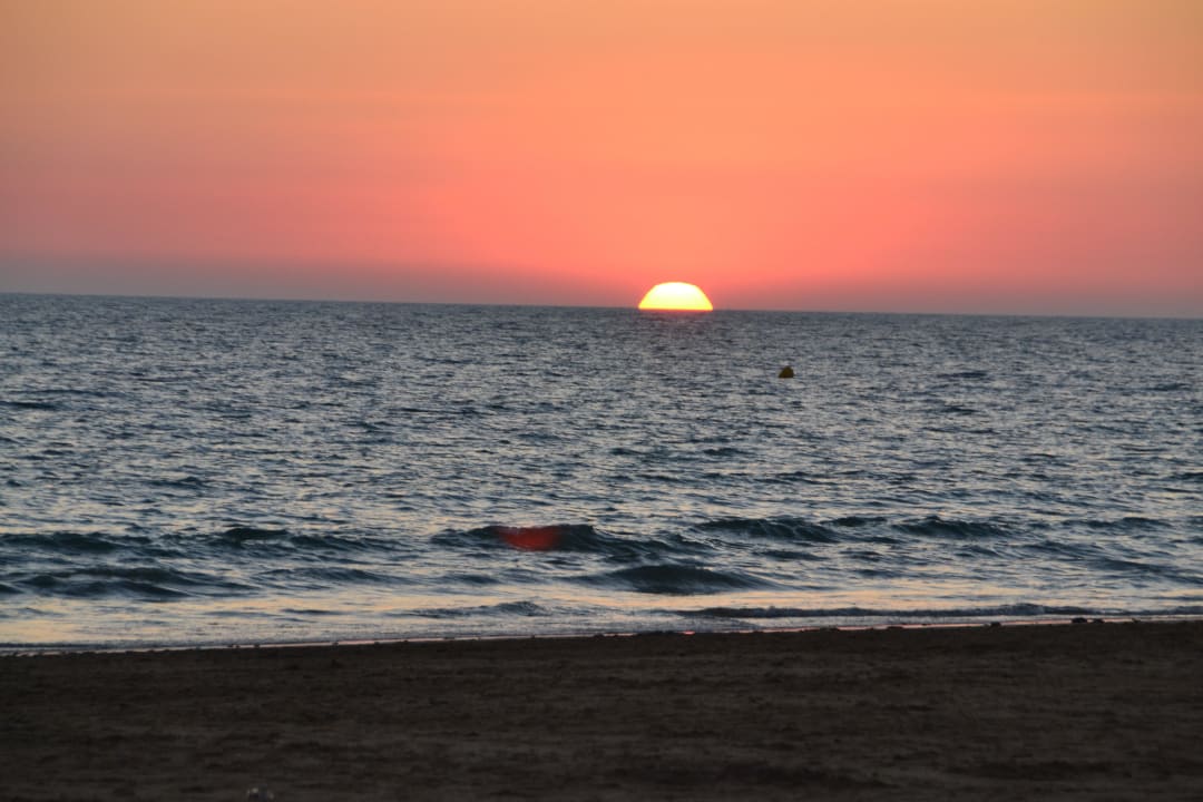 Sonnenuntergang am Strand Hotel Playa Victoria
