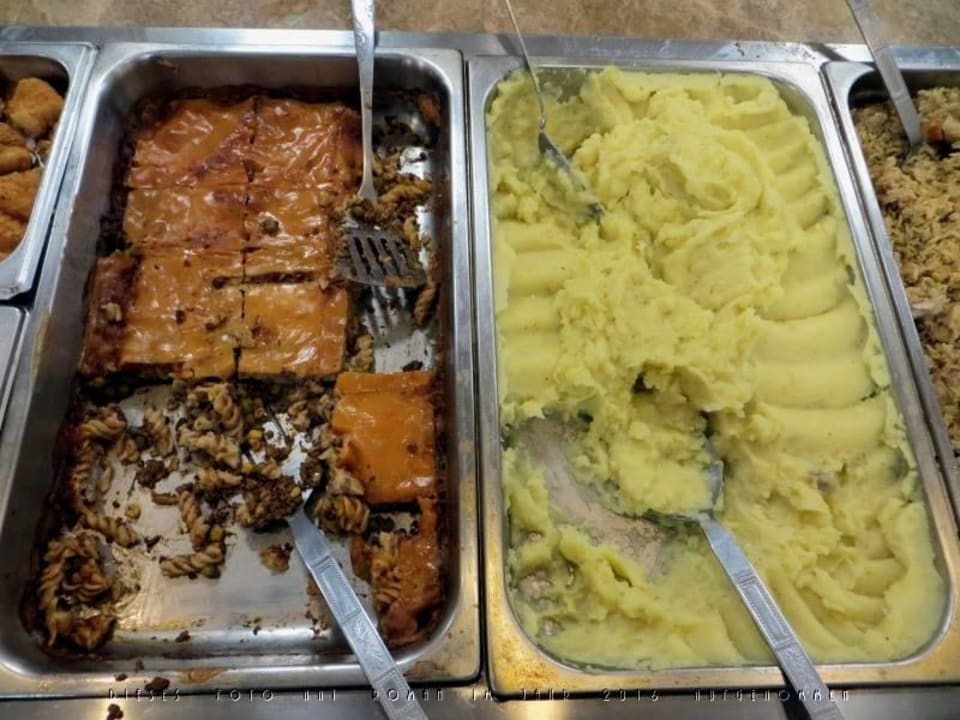 Ein Teil des Abendbüffets Nativity Hotel