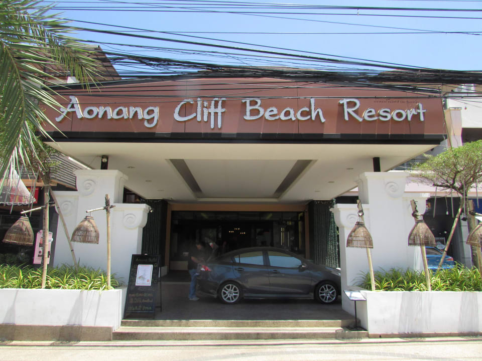 Hoteleingang Avani Ao Nang Cliff Krabi Resort