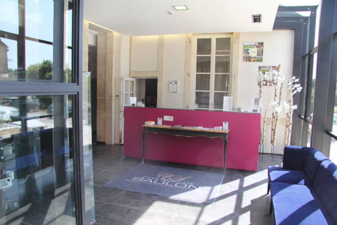 Rezeption Hotel Château De Saulon