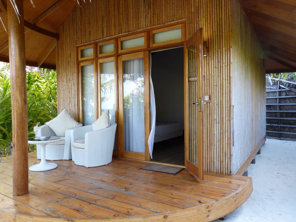 Lonubo-Bungalow außen Outrigger Maldives Maafushivaru Resort