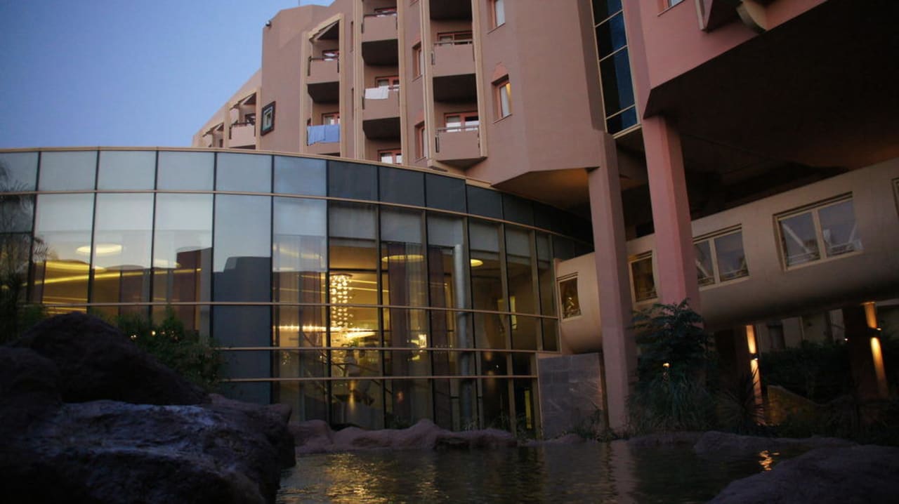 Hoteleingang Blue Waters Club