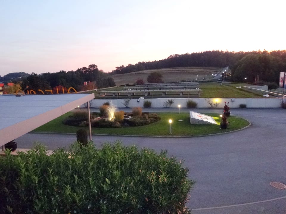 Ausblick abends von der Terrasse Allegria Resort Stegersbach
