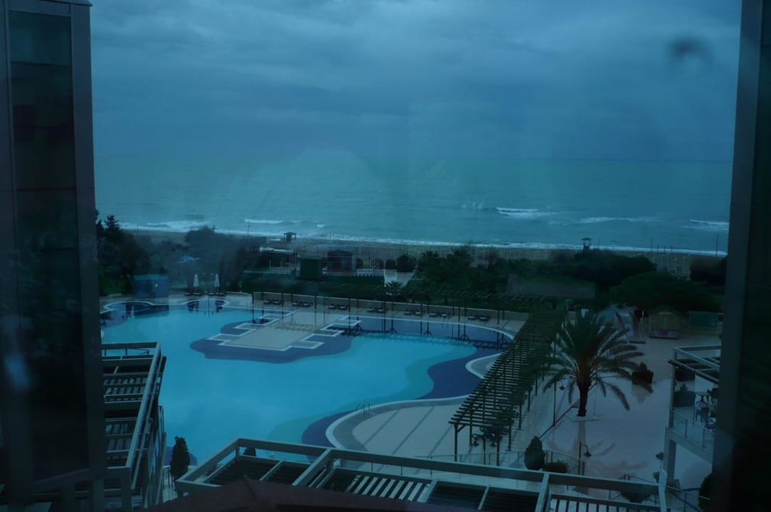 Pohled z Lobby baru na bazén Arcanus Hotels Sorgun