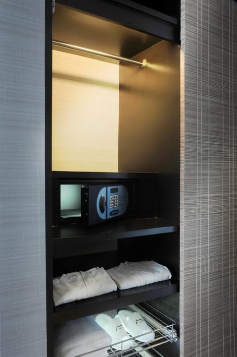 Room Amenities Double Tree by Hilton Bangkok Ploenchit