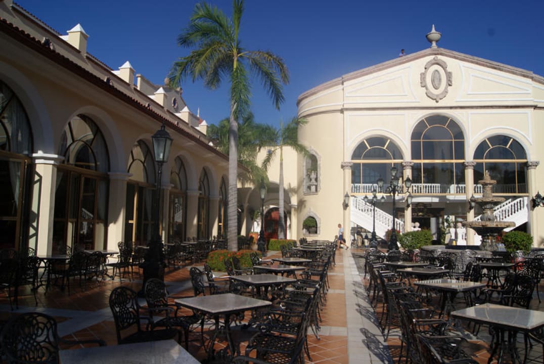 Außenterrasse Innenhof Hotel Riu Palace Mexico