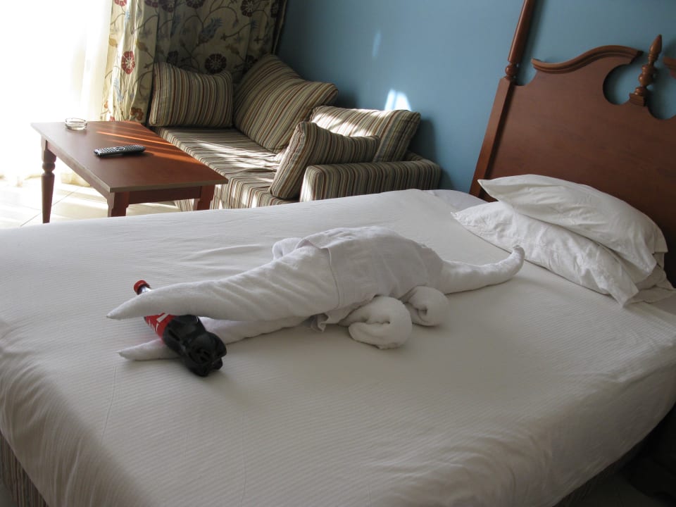 Jeden Tag ein anderes "Handtuch-Origami" Titanic Beach Spa & Aqua Park