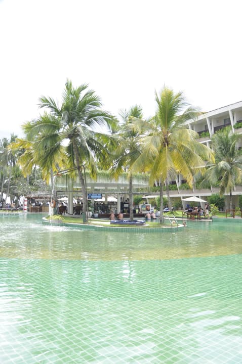 Blick auf die Poolbar Occidental Eden Beruwala, a member of Barcelo Hotel Group