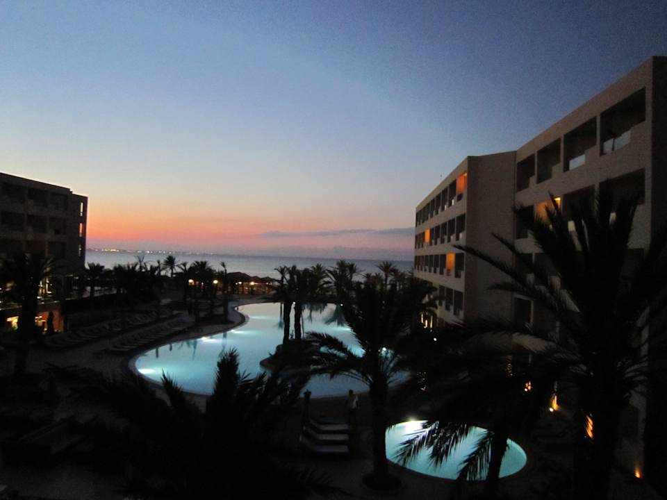 Ausblick aus unserem Zimmer am Abend Hotel Rosa Beach
