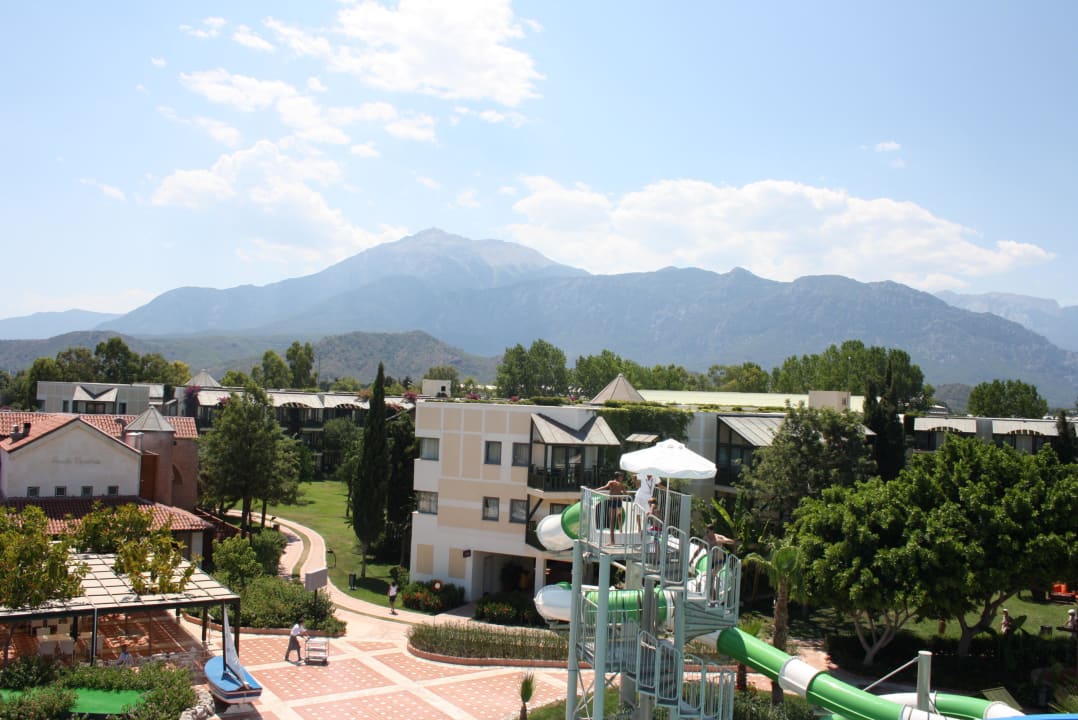 Blick zu den Arcandia Gebäuden Limak Limra Hotel & Resort