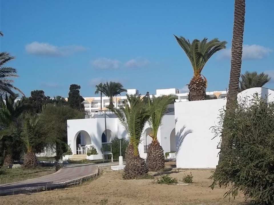 Wege zu den Bungalows Royal Lido Resort & Spa
