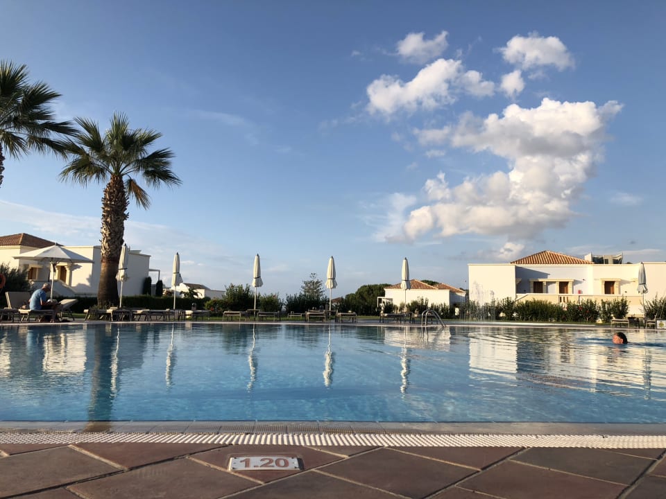 Pool Neptune Luxury Resort