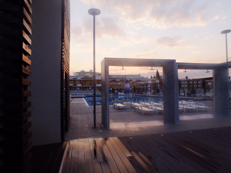 Pool am Abend Burgas Beach Hotel