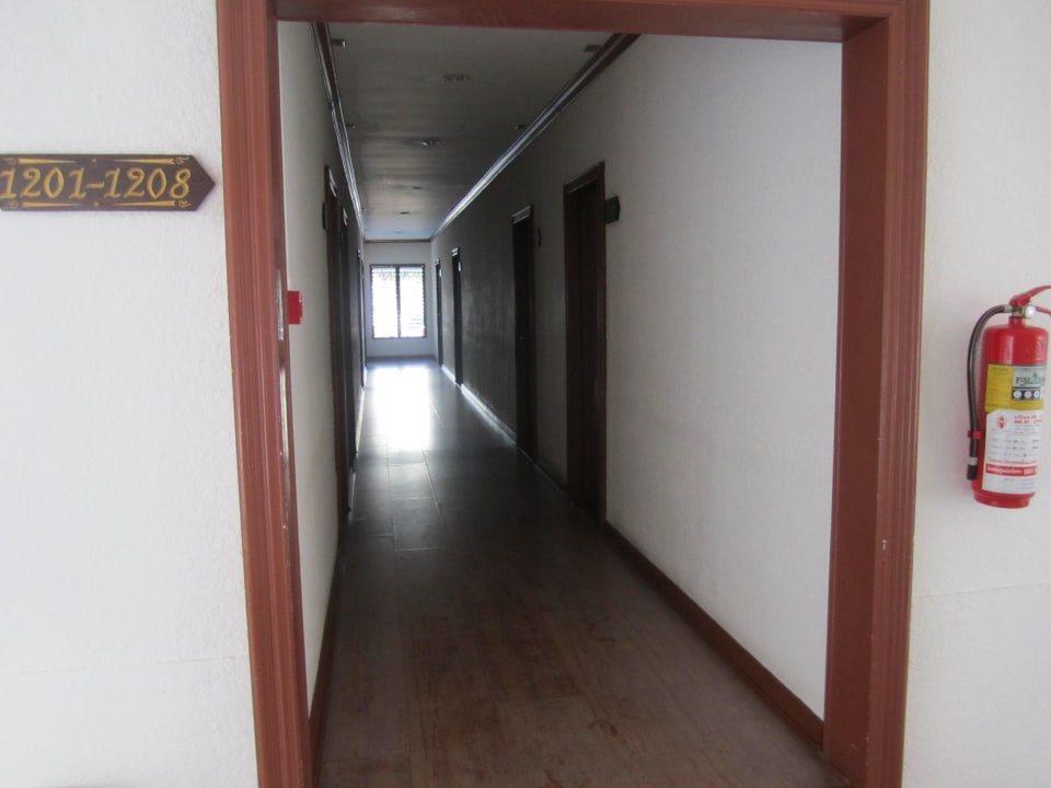 Gang zum Zimmer Hotel Patong Bay Garden