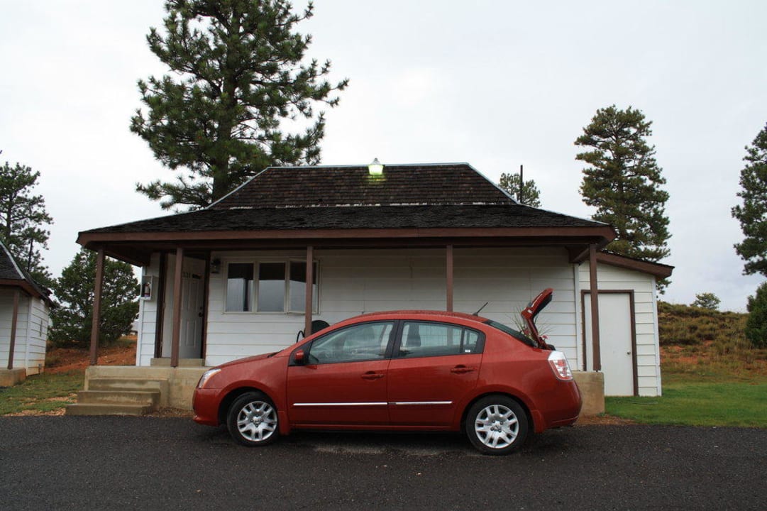 Zimmer für Zwei von außen Hotel Bryce Canyon Pines