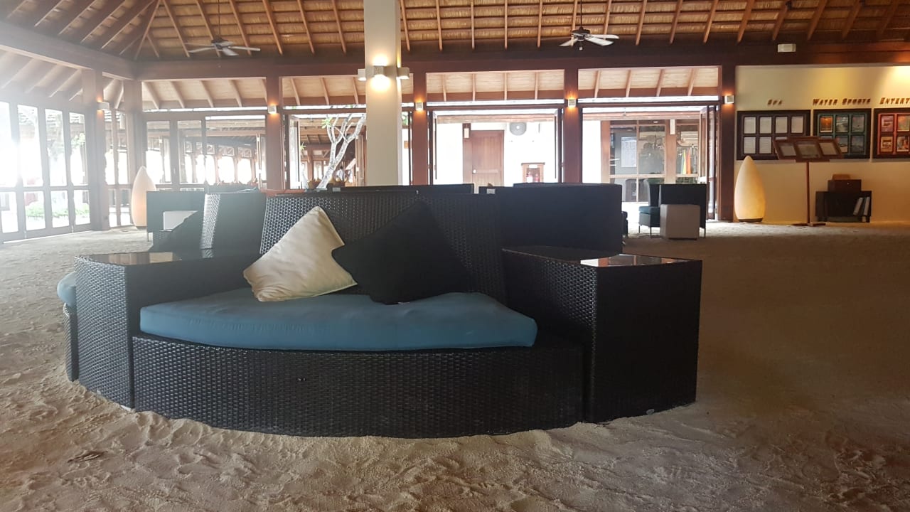 Lobby Vilamendhoo Island Resort & Spa