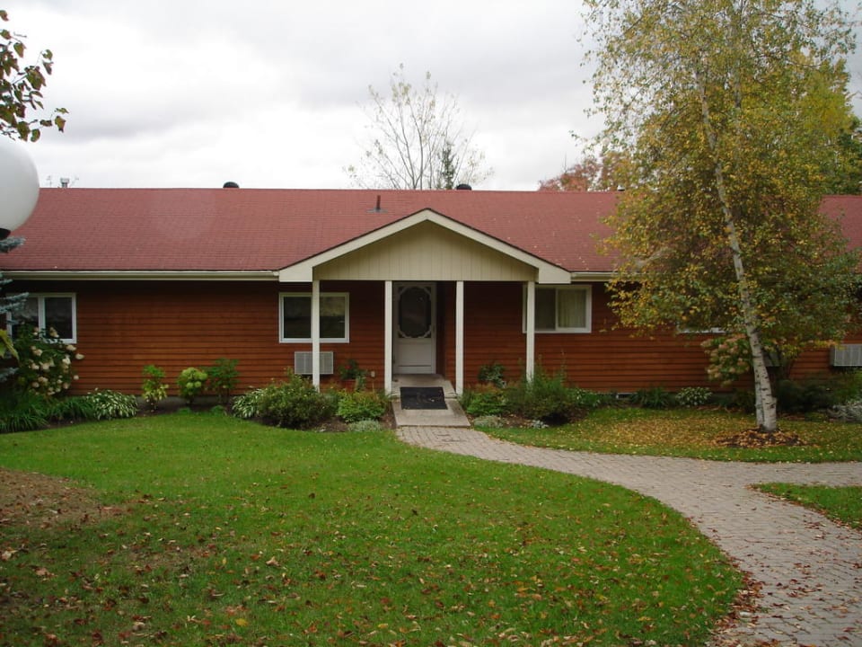 Außenansicht des Hauses Buche Hotel Pow-Wow-Point Lodge