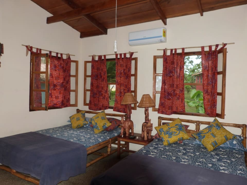 Zimmer Ankobra Beach Resort