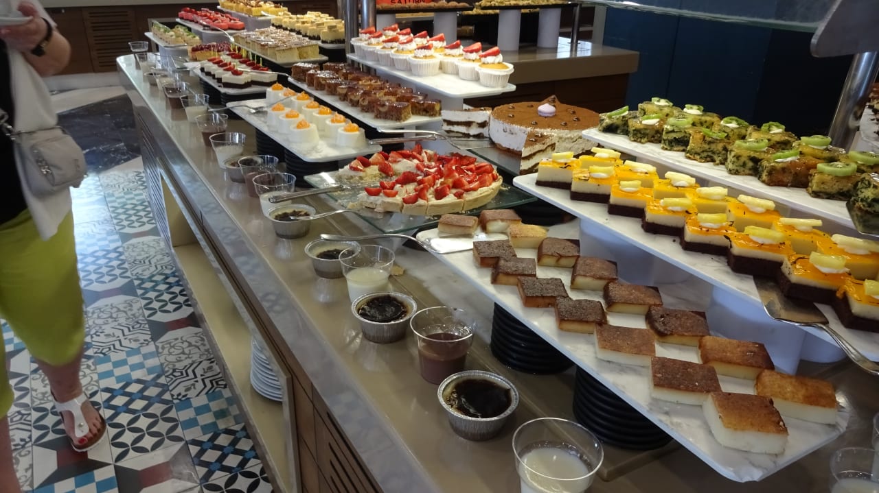 Gastro Saturn Palace Resort Hotel