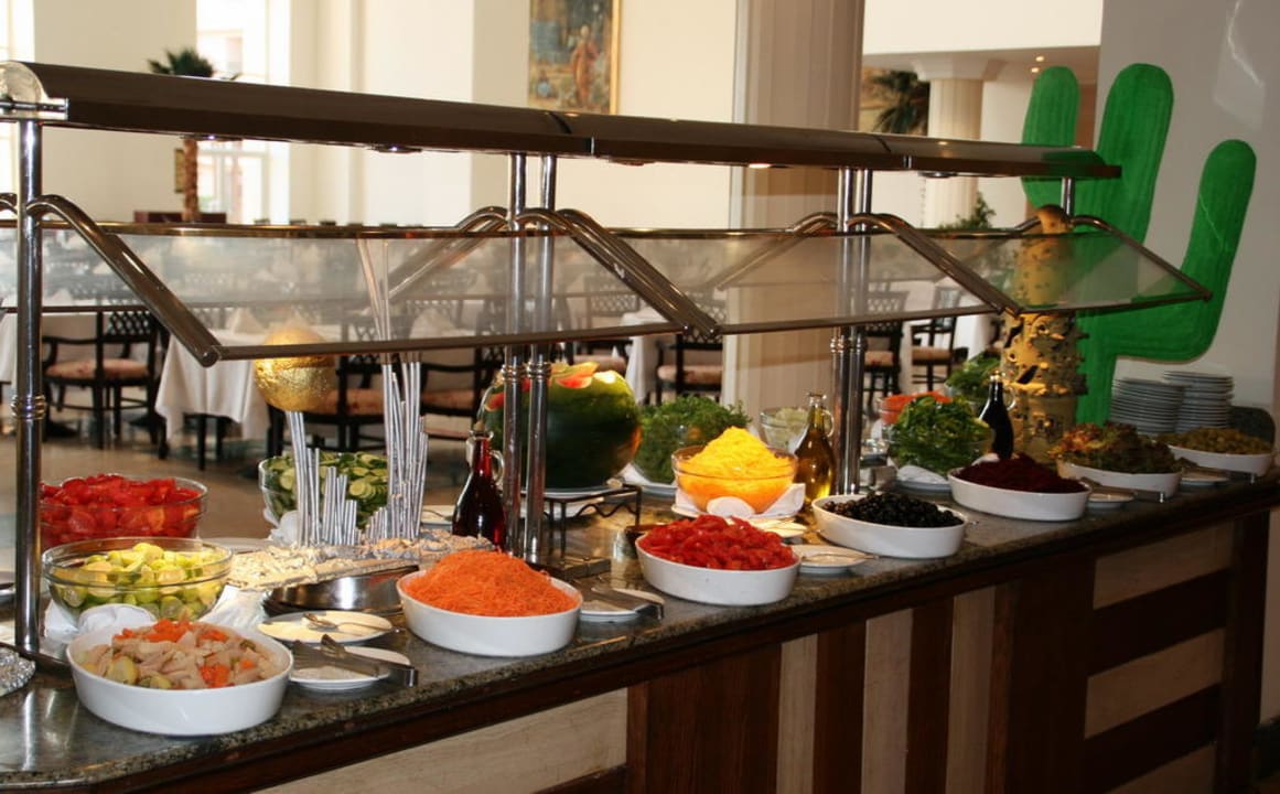 6 continents restaurant Pyramisa Beach Resort Sahl Hasheesh