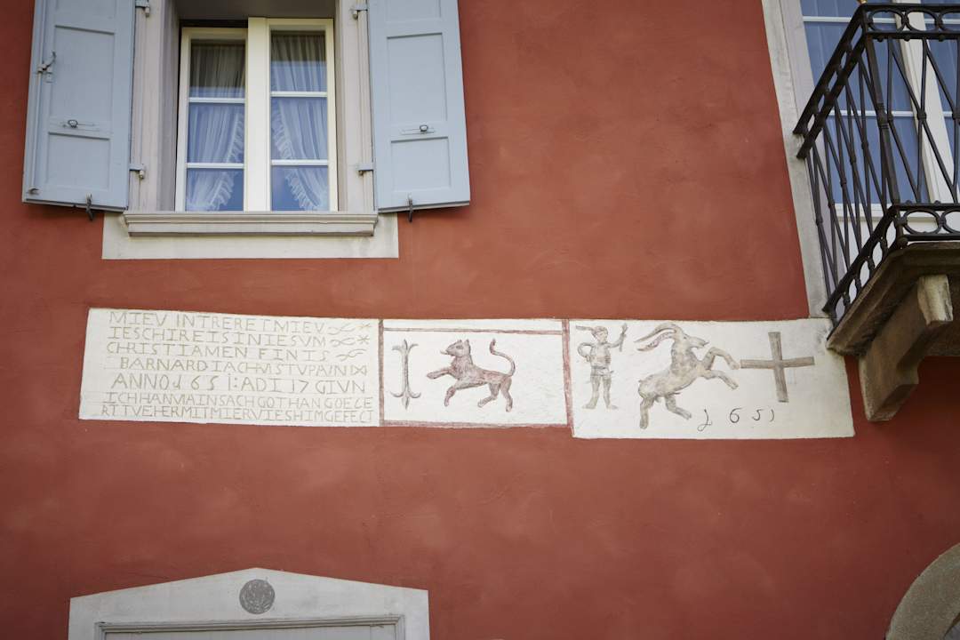 Fassade aus dem 17. Jahrhundert Hotel Steinbock Pontresina