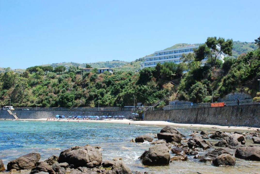 Plaża i hotel Santa Lucia e Le Sabbie d'Oro