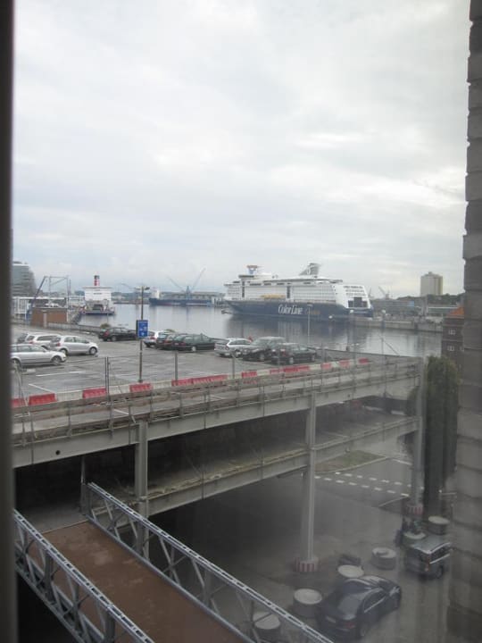 Übergang vom Parkhaus zum Hotel ATLANTIC Hotel Kiel