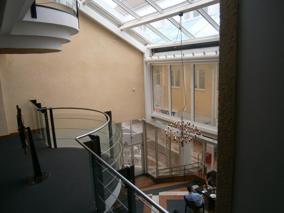 Hinterer Eingang aus dem Shoppincenter JA Hotel