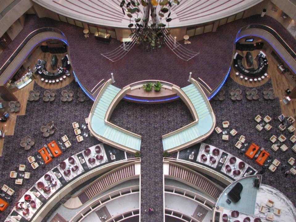 Hotelhalle / Bar von oben Parkroyal Collection Marina Bay