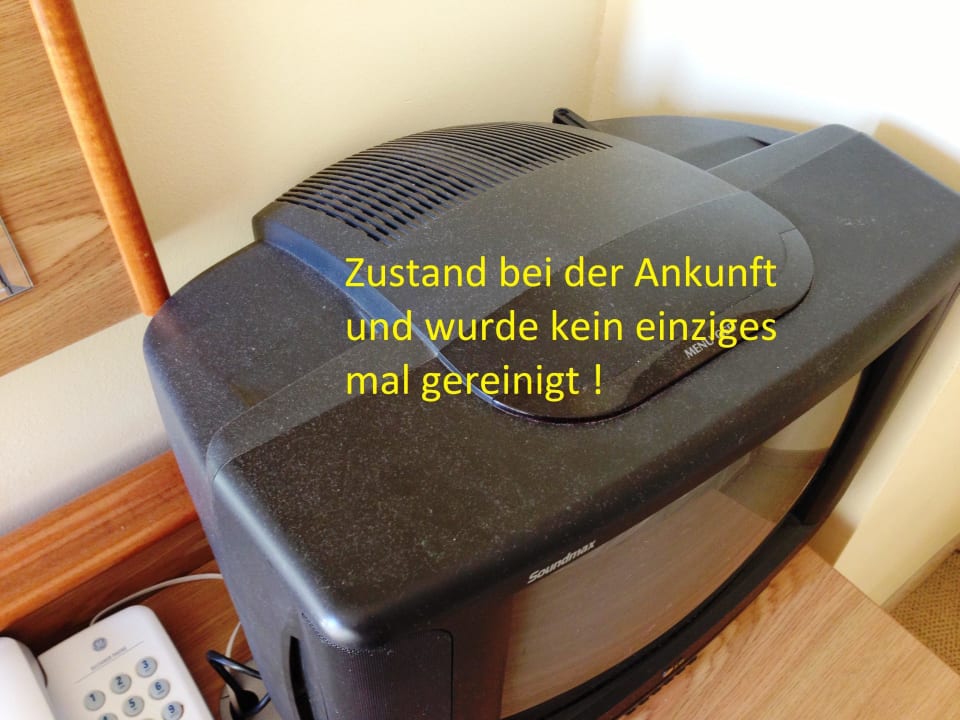Fernseher sehr klein und schmutzig ! Hotel Hrizantema