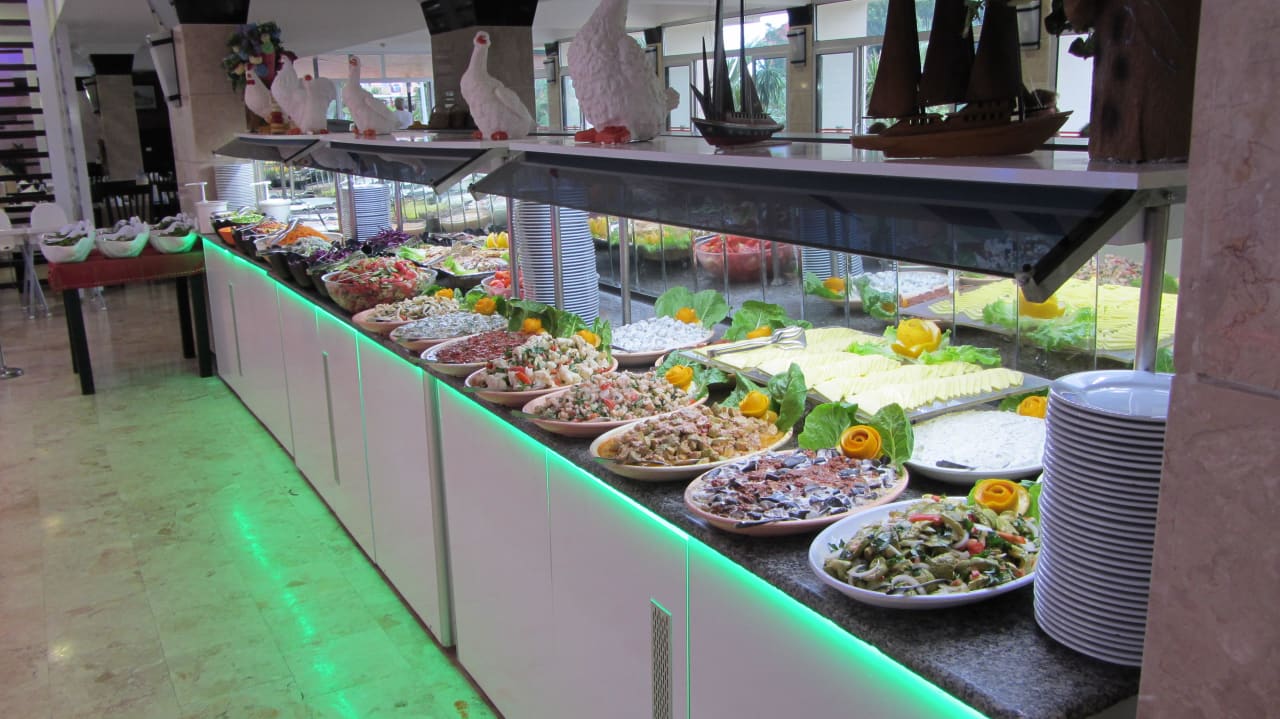 Reichlich Auswahl am Büffet Hotel Camyuva Beach