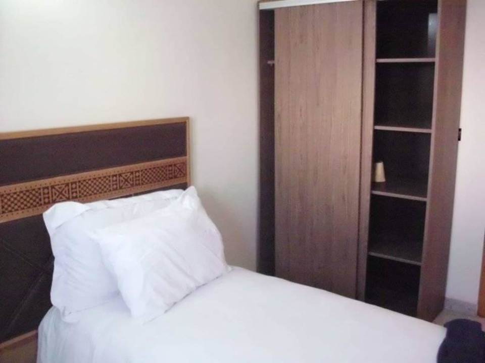 Bett-Schrank (unfertig) Residenz Amwaj