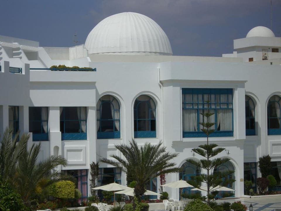 Blick vom Pool auf das Hotel  Mahdia Palace Thalasso