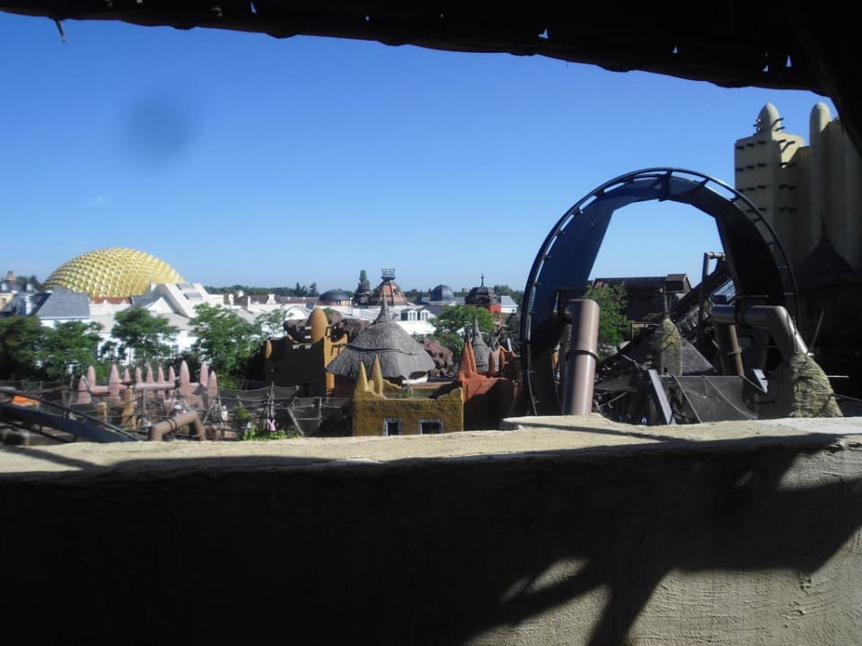 Blick von Balkon auf die Black Mamba Hotel Matamba - Phantasialand Erlebnishotel