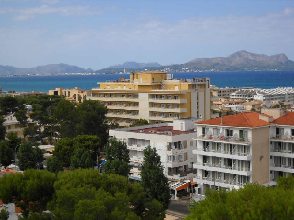 Hotel gesehen von der Terrasse eines anderen Hotels Grupotel Montecarlo