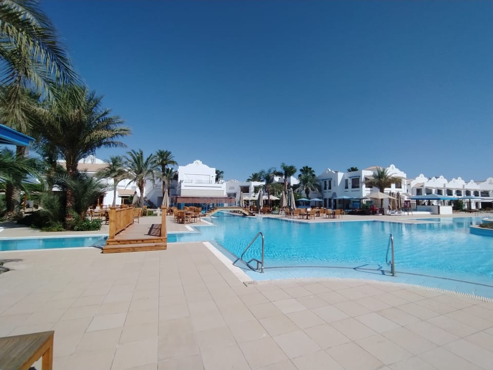 Pool Lahami Bay Beach Resort