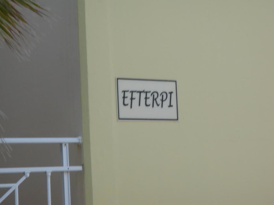 Budynek Efterpi Eri Beach & Village