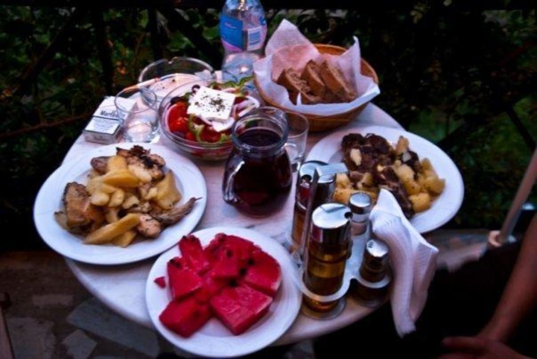 Nachtessen Stone Village Petrino Horio