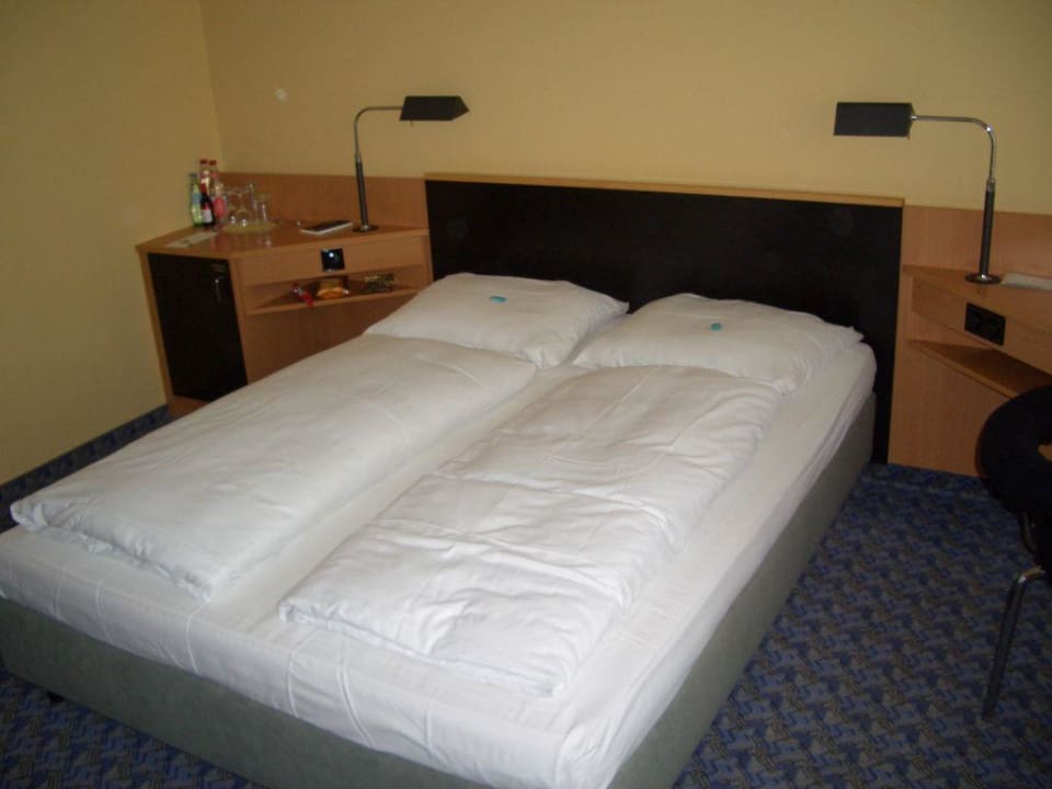 Doppelbett Zimmer 233 Hotel NH Düsseldorf City