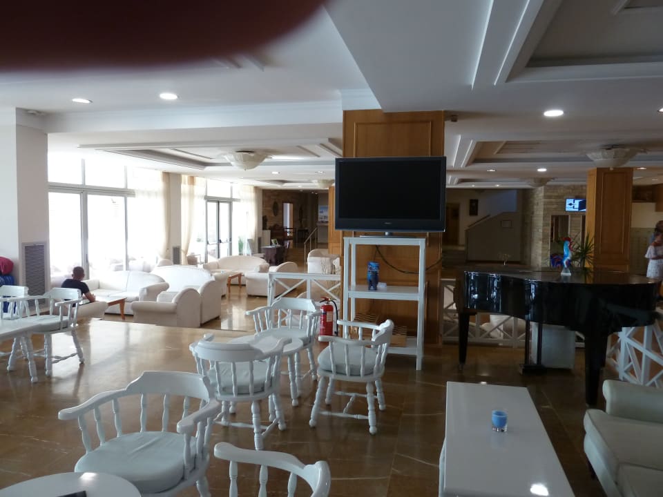 Lobby Elea Beach Hotel