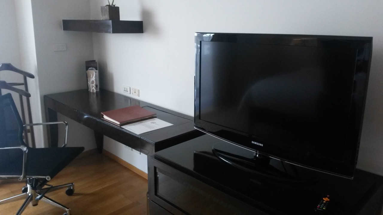 Schreibtisch mit Flatscreen Hotel Lebua At State Tower
