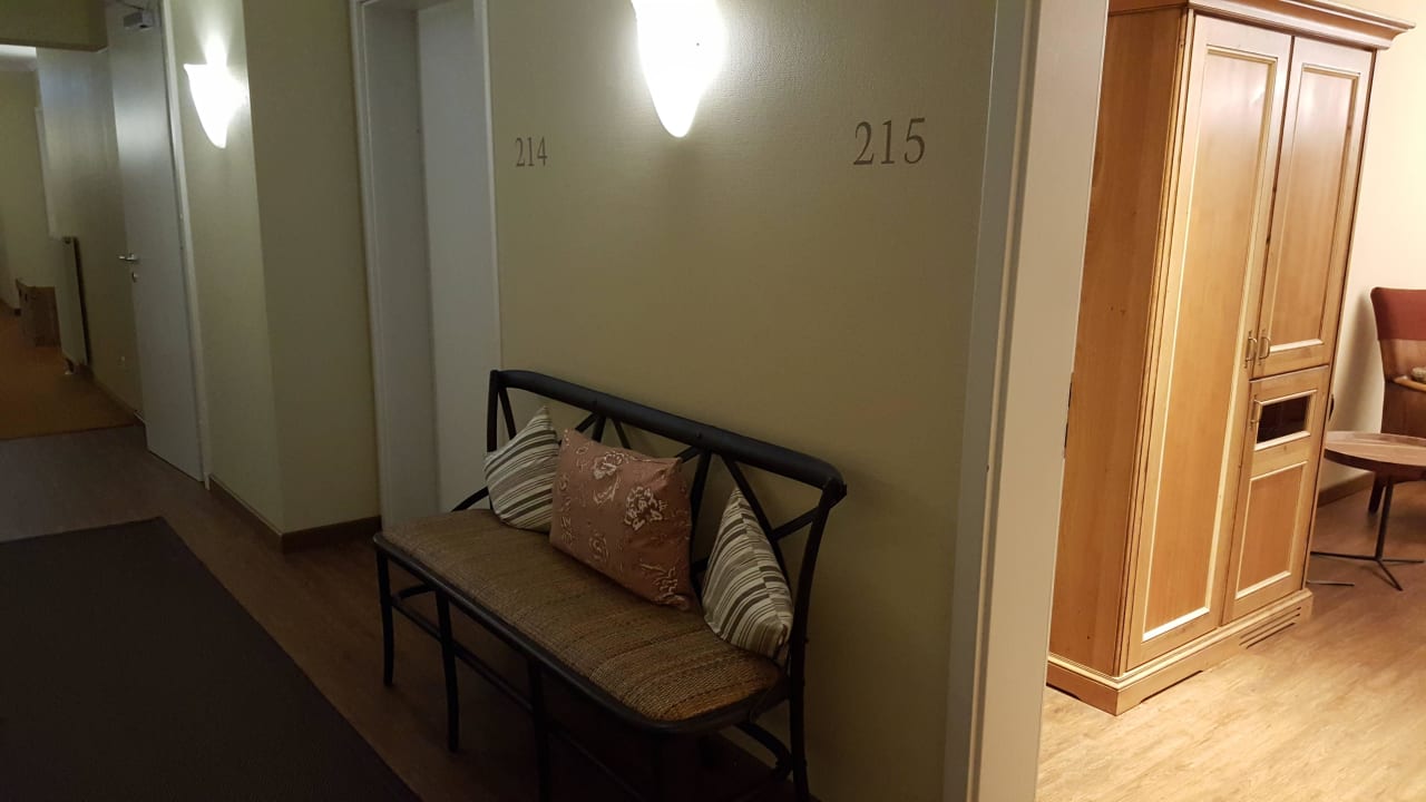 Gänge zu den Zimmern im 2.te Stock Hotel Ampervilla